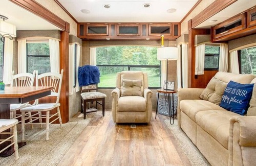 Ellijay Cabina | Cabin+RV/10acres/Stream/Seclusion/Retreat/Sleeps 6