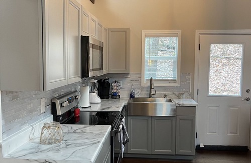 Groveoak Cabina | Cabin - secluded and Guntersville Lake w/hot tub and fire pit