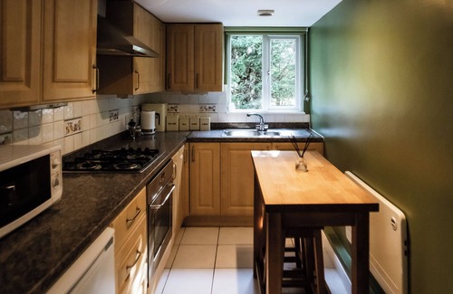 Abbess Roding Cabina | Cabin set in rural Kent on a private plot of 30 acres with use of a pool