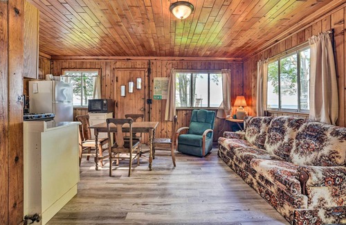 Houghton Lake Cabina | Cabin Situated on the Bank of Houghton Lake!