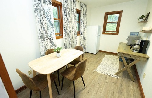 East Jordan Cabina | Main cabin + sleeping bunkhouse, heated inground pool & u-shaped driveway.