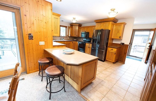 East Jordan Cabina | Main cabin + sleeping bunkhouse, heated inground pool & u-shaped driveway.