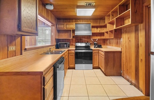 Northside Apartamento | Cabin style 1-bedroom apartment with WiFi, AC, & Pool in fantastic Jacksonville