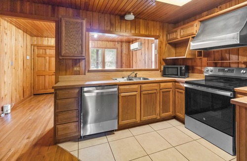 Northside Apartamento | Cabin style 1-bedroom apartment with WiFi, AC, & Pool in fantastic Jacksonville