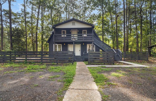 Northside Apartamento | Cabin style 1-bedroom apartment with WiFi, AC, & Pool in fantastic Jacksonville