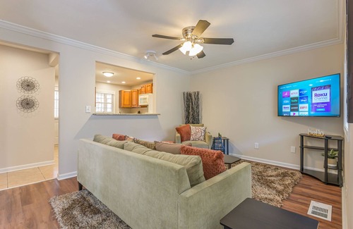 Cartersville Casa | Cabin Style & Cozy Back Deck Near LakePoint PBR