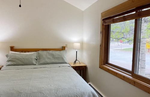 Woodland Park Cama Y Desayuno | Cabin suite bed and breakfast