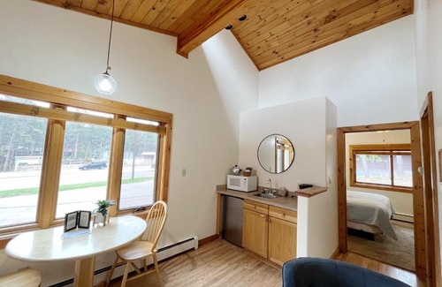 Woodland Park Cama Y Desayuno | Cabin suite bed and breakfast