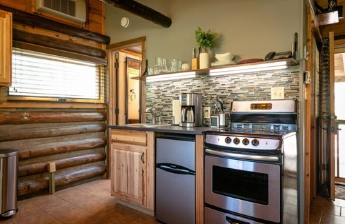 Asheville Cabina | Cabin Thyme | Authentic Cabin 15 mins from DT Asheville - Amenities Abound!