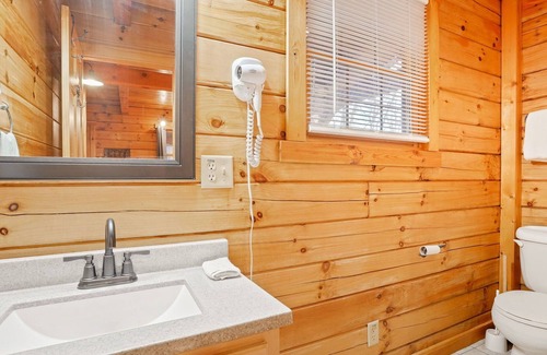New Plymouth Cabina | Cabin w/ Hot Tub and Fire Pit