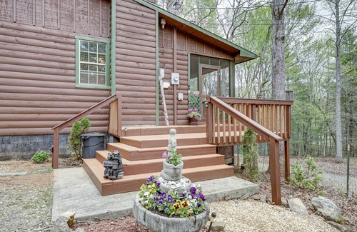 Blairsville Cabina | Cabin w/ Hot Tub. Casino 18 miles, Free Pass to swimming beach. Fishing 4 miles