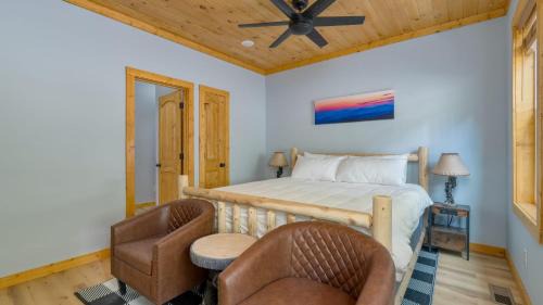 Gatlinburg Casa | Cabin w Hot Tub Game Room Scenic Smoky Mountain Views Perfect by AvantStay