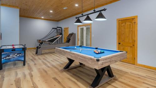 Gatlinburg Casa | Cabin w Hot Tub Game Room Scenic Smoky Mountain Views Perfect by AvantStay