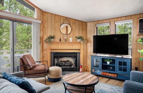 The Woods Casa | Cabin w Hot Tub, Indoor Pool/Gym Access, & WiFi