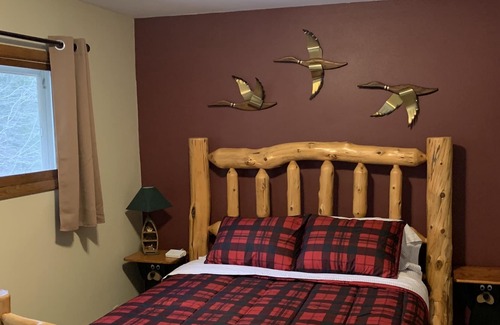 Wausau Cabina | Cheerful Country Club Cabin on Lake Wausau! Fish, Boat, Ski and Relax!