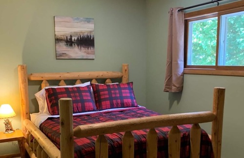 Wausau Cabina | Cheerful Country Club Cabin on Lake Wausau! Fish, Boat, Ski and Relax!
