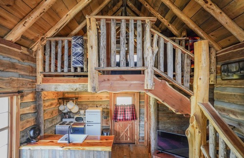Hye Cabina | Cabin w modern upgrades next to the BEST wine, stars, peace, hot tub, relax