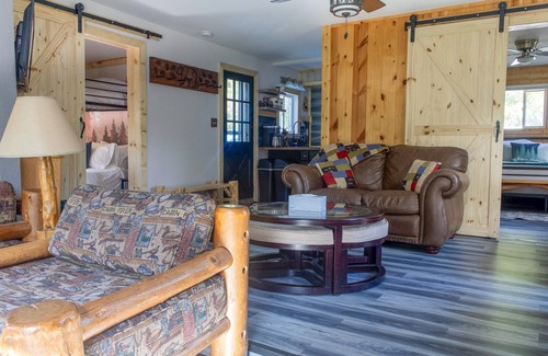 Tichigan Cabina | Cabin, Waterfront, Firepit, Dog Friendly