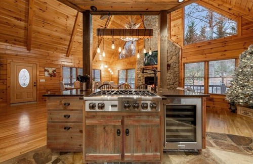 Morganton Cabina | *Cabin*Wellness Retreat|HotTub|Game Room|Fire pit