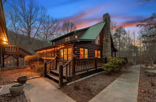 Morganton Cabina | *Cabin*Wellness Retreat|HotTub|Game Room|Fire pit