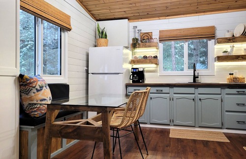 West Central Saskatchewan Cabina | 2BR cabin, XL treed lot, fireplace, pet friendly,Wifi, great fishing @ Delaronde