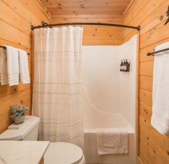 Boone Casa | Cabin with amazing long-range mountain views, hot tub, fire pit, EV connection