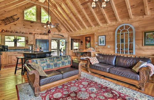 Sylva Casa | Cabin with BBQ and Games - Walk to Blue Ridge Parkway!