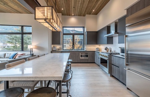 Hoback Junction Casa | Cabin with Club Access - Snake River Sporting Club