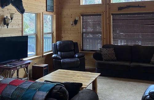 Posey Cabina | Cabin with guest cottage on the creek