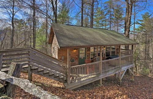 Bryson City Apartamento | Cabin with Hot Tub - Near Nantahala Outdoor Center!