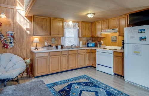 Wildwood Cabina | Cabin with hot tub, spacious deck, washer/dryer, central AC, patio, & deck