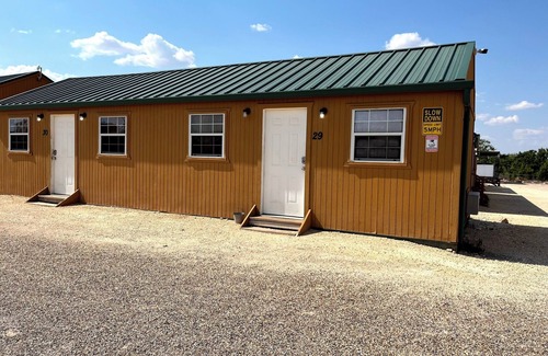 Big Spring Cabina | Cabin with kitchen, 1 room, 2 beds, 1 bath, Shower
