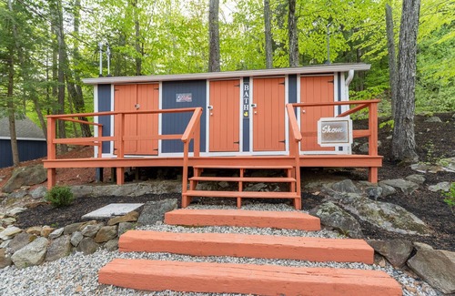 Alton Bay Cabina | Cabin with lake views & lake access Now featuring AC Wi-FI and TV sleeps 5