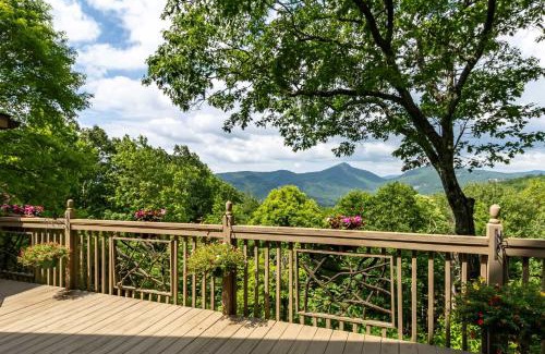 Sapphire Casa | Cabin with Mountain Views Near Cashiers and Highlands