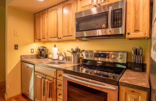Cherokee Cabina | Cabin with River View located between Cherokee & Bryson City, 5 miles to casino!