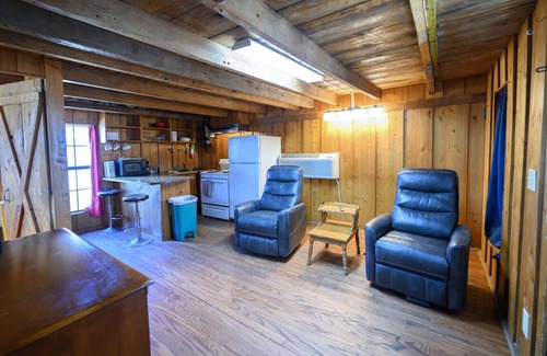 Lake Village Cabina | Cabin with sleeping loft in peaceful pecan orchard on Lake Chicot