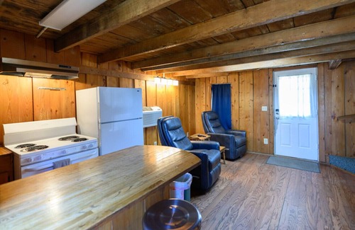 Lake Village Cabina | Cabin with sleeping loft in peaceful pecan orchard on Lake Chicot
