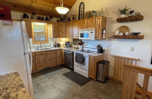 Purlear Casa | Mountain Cabin with sunset VIEWs for Miles! Close to Boone and Blowing Rock