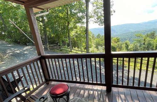 Purlear Casa | Mountain Cabin with sunset VIEWs for Miles! Close to Boone and Blowing Rock