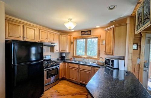 Mouth of Wilson Cabina | Cabin with Views/Dog Friendly by Camp Cheerio