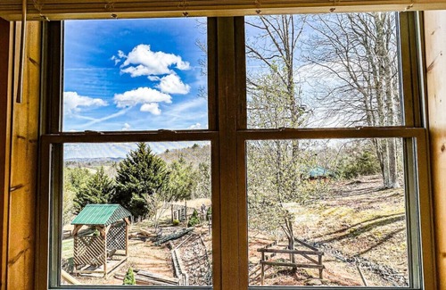Mouth of Wilson Cabina | Cabin with Views/Dog Friendly by Camp Cheerio