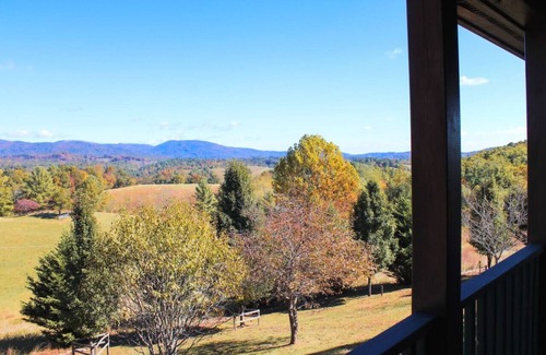 Mouth of Wilson Cabina | Cabin with Views/Dog Friendly by Camp Cheerio
