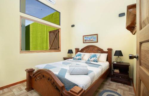 Chiguata Casa | Cabina Bocaraca, 3Min from the Beach! Playa Chiquita