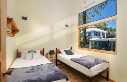 Chiguata Casa | Cabina Bocaraca, 3Min from the Beach! Playa Chiquita