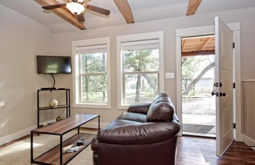 Wimberley Casa | Cabins at Flite Acres - Mockingbird Cabin