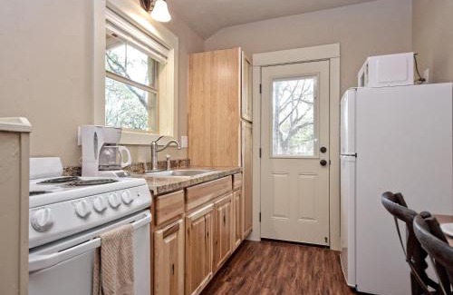 Wimberley Casa | Cabins at Flite Acres - Mockingbird Cabin