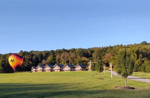 Oneida Cabina | Cabins,Cottages, Acres, Trails, Nature, Creek, Water, Fishing,Hunting