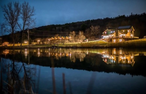 Oneida Cabina | Cabins,Cottages, Acres, Trails, Nature, Creek, Water, Fishing,Hunting