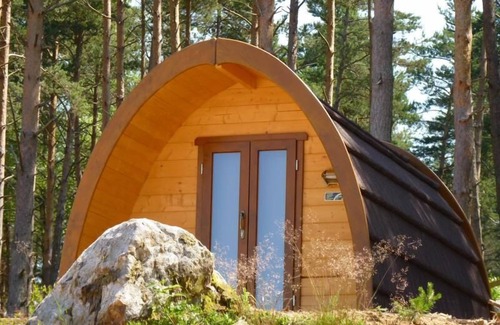 Usson-en-Forez Cabina | Les Cabanes: 2 personnes -Cabaña de madera-De Lujo-Vista al Lago-Baño compartido