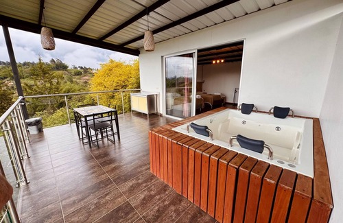 El Penol Chalet De Esquí | CABAÑAS CON HERMOSAS VISTAS, CON JACUZZI GUATAPE